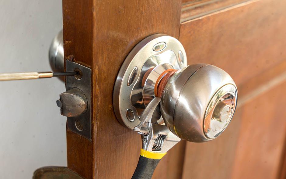 ouverture de porte claquée serrurier Courbevoie