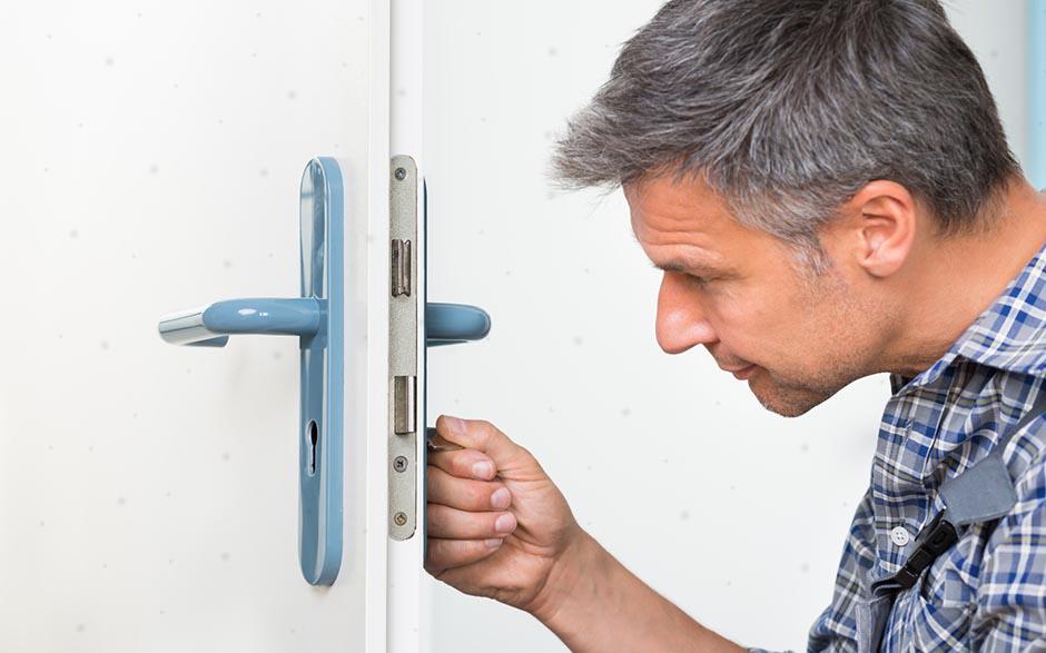 ouverture de porte claquée serrurier Courbevoie